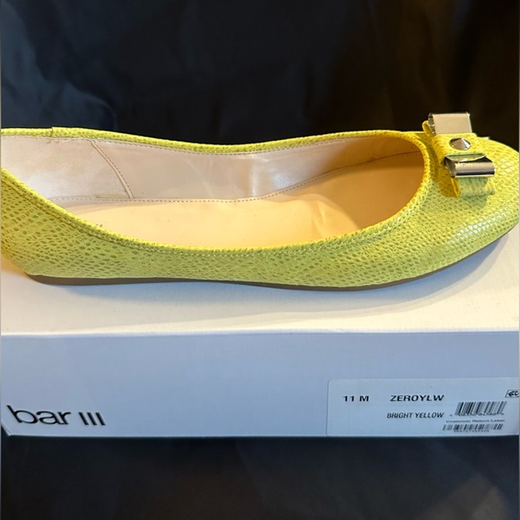Bar III Bright Yellow Slides, NWT, size 11 M - Picture 6 of 8